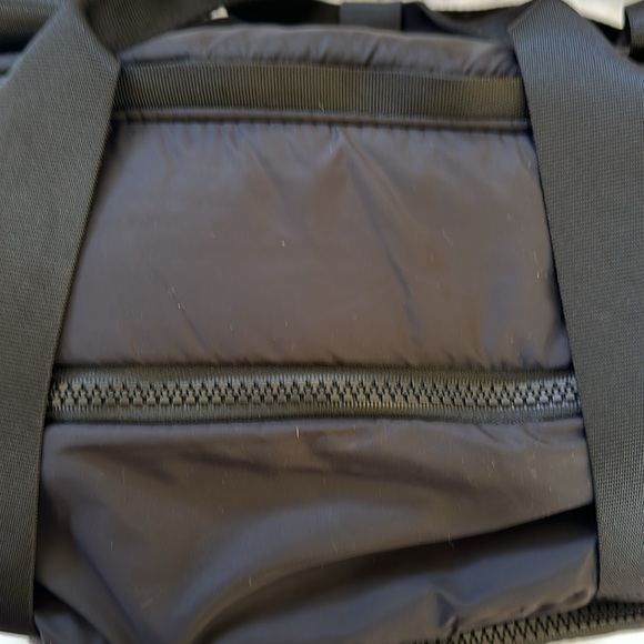 Quilted GAIAM lite traveler duffel bag - Picture 4 of 16